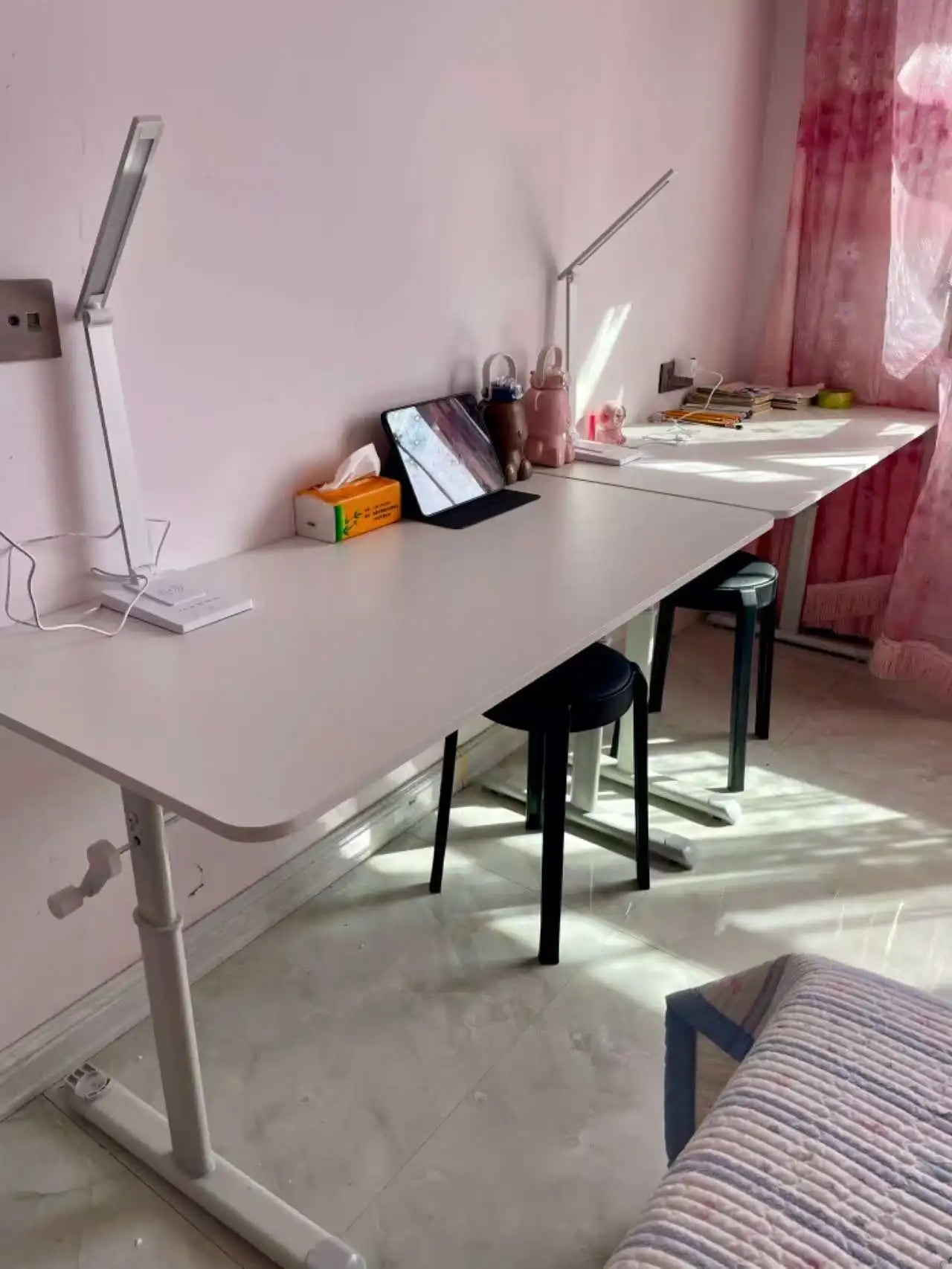 Hand Crank Adjustable Height Desk Computer Desk & Office Ergonomic Study Table Home Office Writing Gaming Desk for Kids Adults